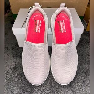 Ladies Skechers Goga Mat Air Cooled, New in Box, Size-7.5